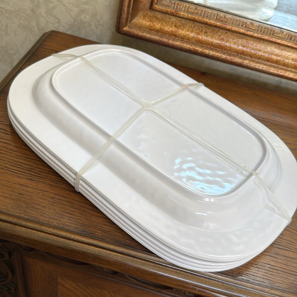 New Sigrid Olsen Blue Fish Melamine Set (4). Rectangular serving plates 9” x 14” - Picture 3 of 7